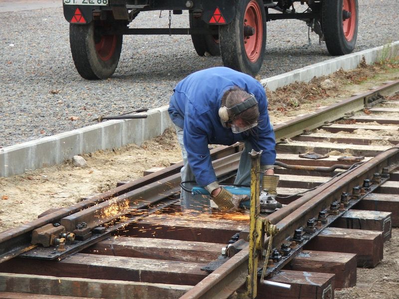 2009-09-30, Museumsbahn Weichenbau31.JPG